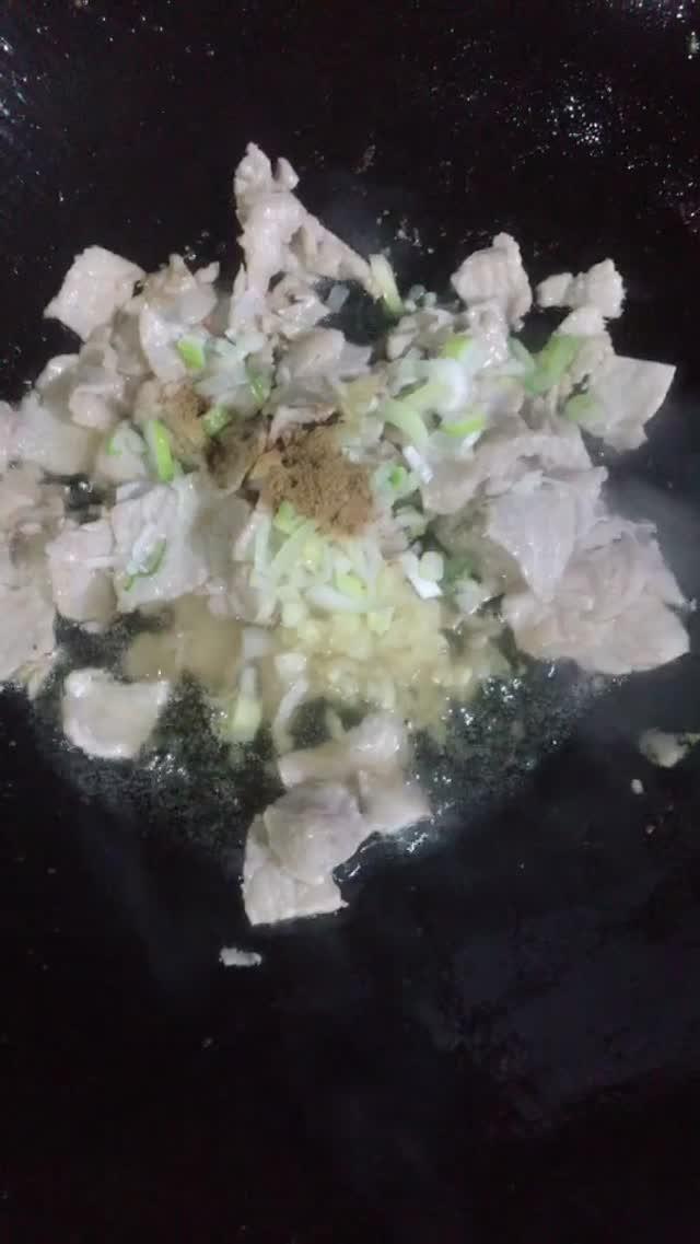 小辣椒炒肉，一份10块钱不到好吃又下饭，经济实惠打工族的最爱