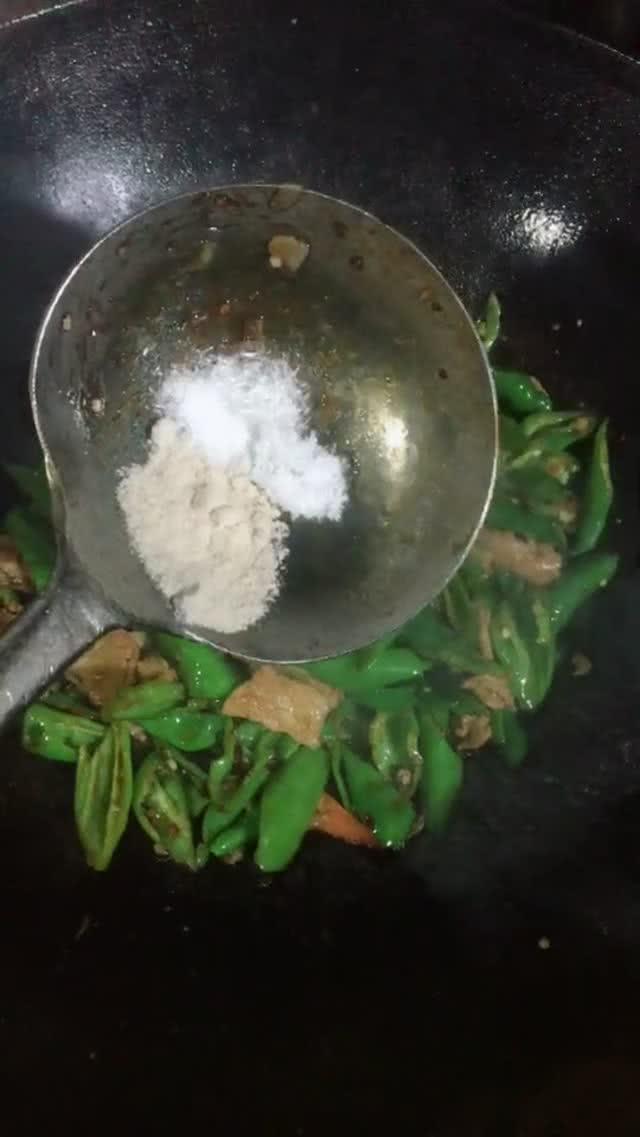 小辣椒炒肉，一份10块钱不到好吃又下饭，经济实惠打工族的最爱