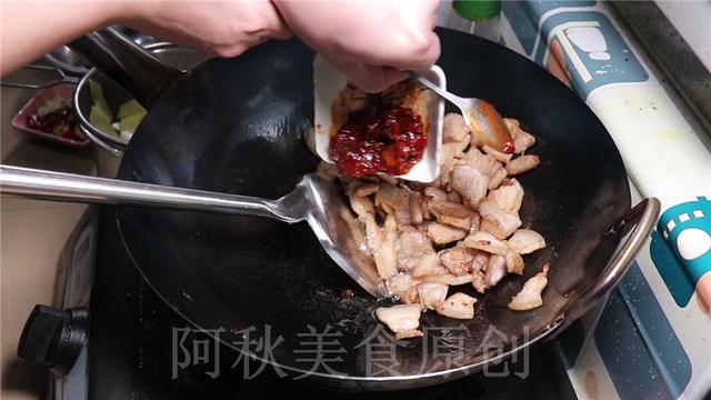 1条五花肉和1个土豆简单一炒，没想到还能这么好吃，简单美味