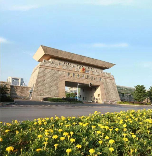 应届高中生可以报考过国防大学吗国防大学招收应届高中生吗