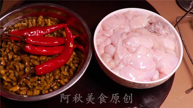 愛吃肥腸的學(xué)一學(xué)，肥腸香脆好吃有訣竅，學(xué)會一上桌大家搶著吃
