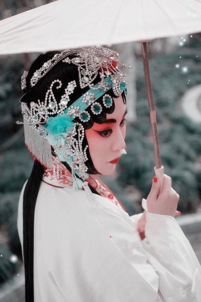 青衣什么意思(青衣的寓意是什么)