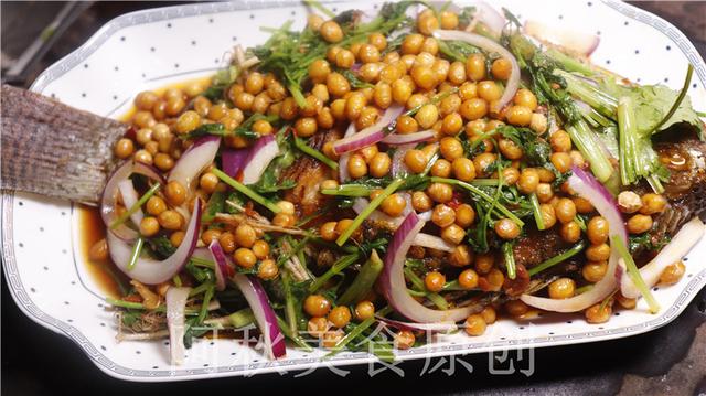 起舞食谱网-红烧鱼小技巧，学会这一招煎鱼不破皮，味道正