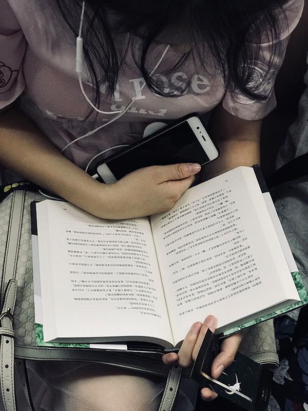 这可能是北京地铁上最受欢迎的12本书