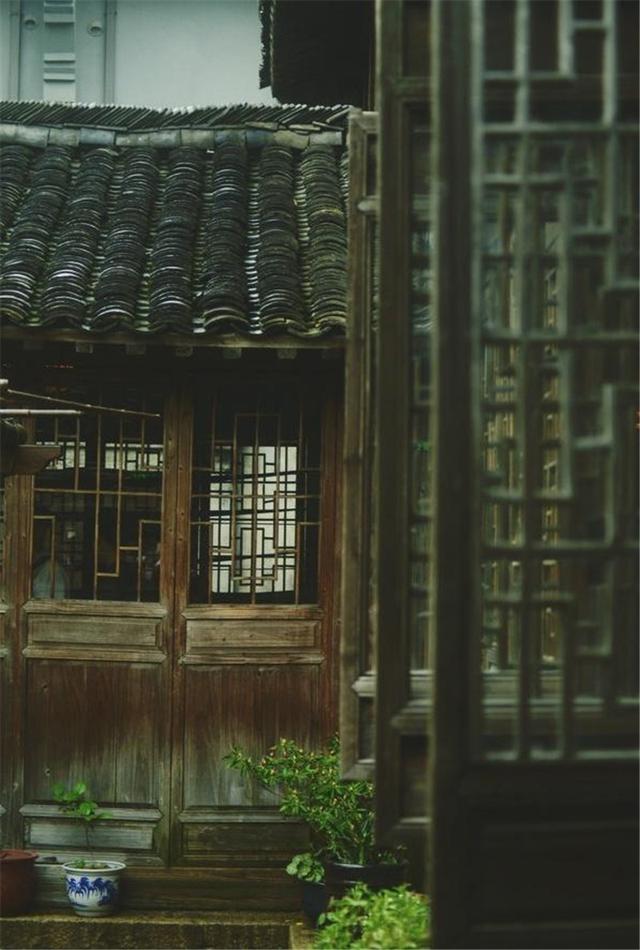 這般雋永詩意的中式古建，檐牙高啄，襲襲古風