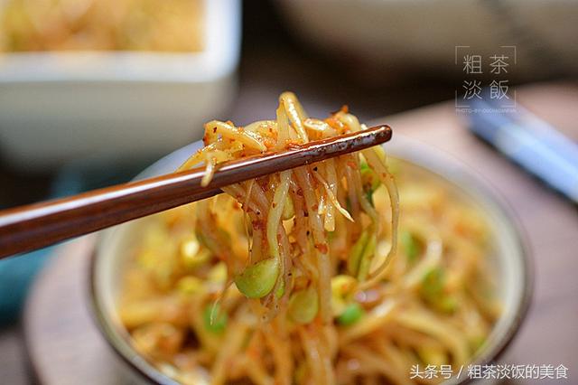 炒豆芽加了这一味，香辣开胃又下饭，2元钱炒一盘，好吃还不贵