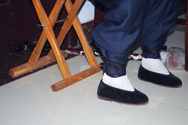 缠脚从什么时候开始的(古代三寸缠脚图片)