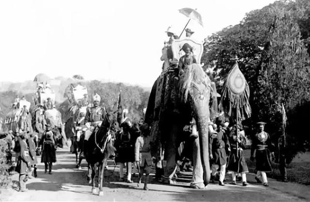 印度天才被政策逼迫弃理学商，却捧回亚洲首个物理诺奖