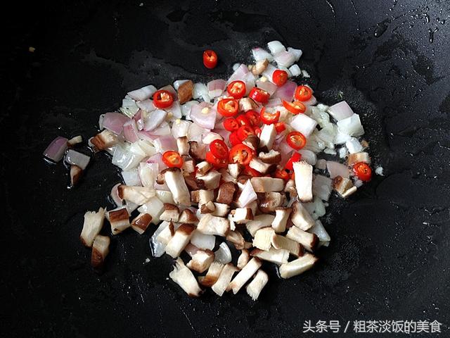 豆腐这样做能让你多吃两碗饭，外酥里嫩，香辣开胃，比肉还香