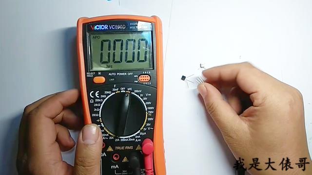 多用电表上的hFE挡是测量什么的