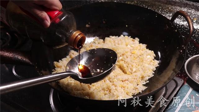 家常蛋炒饭，到底是先炒饭还是先炒蛋？这才是好吃又简单的做法