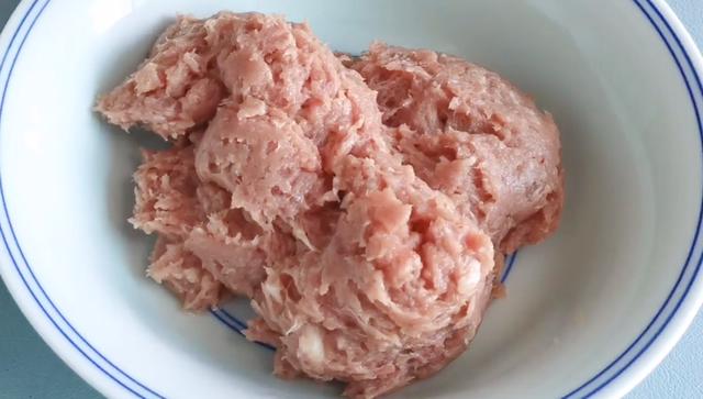 瘦肉这样做太好吃了，做法简单，吃起来Q弹爽滑，一次能吃两大碗