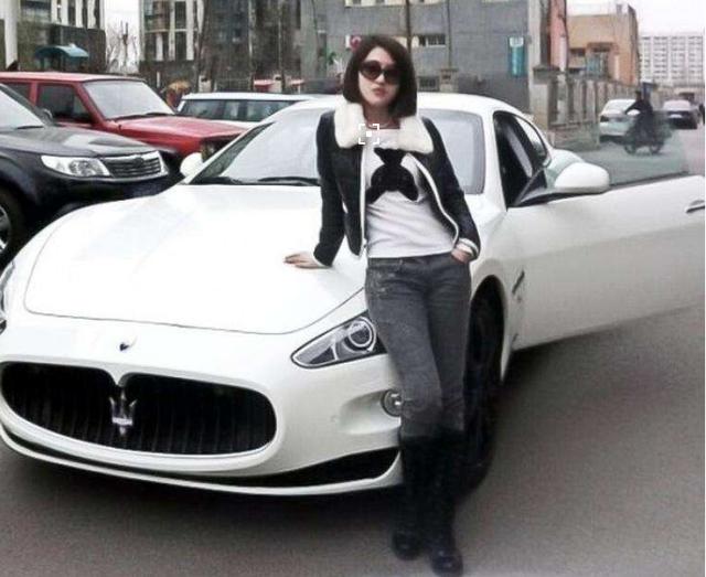 网友吐槽郭美美审美脱节遭回怼：我站在潮流前线你还穿开裆裤呢