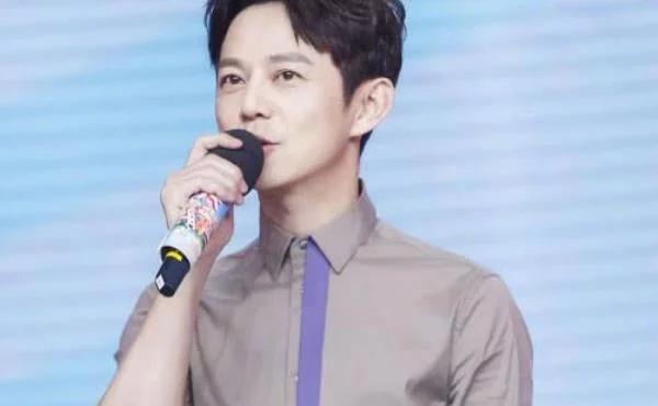 46岁何炅有没有结婚了？在《向往的生活4》中，已经给出明确答案