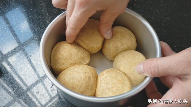 古法蒸面包做法，1碗面粉2个鸡蛋，配方简单蓬松拉丝，比买的还香