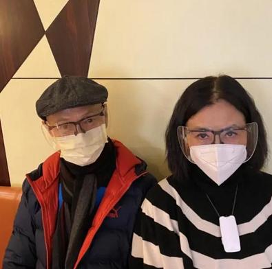 罗家英近况曝光，和妻子汪明荃抗癌多年，后悔没有生个孩子