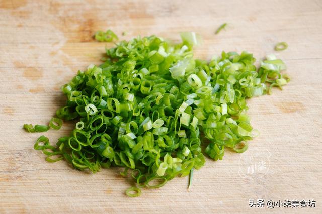 葱花饼做法，不烫面不揉面，学会家庭配方，外酥里软，比买的好吃