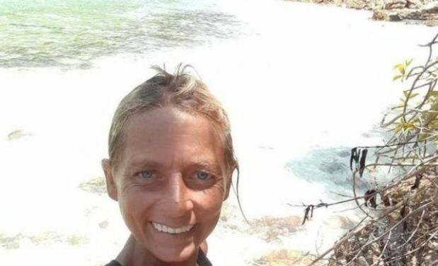 35岁女子和三名男子在岛上生活，没有外界支援荒岛求生