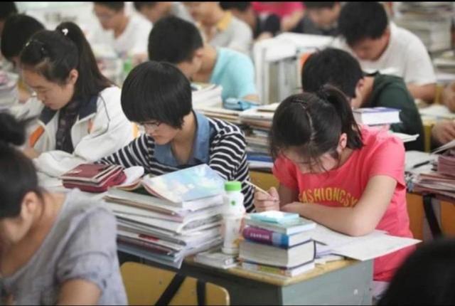 下课之后，“不愿意”走出教室的4种学生，第