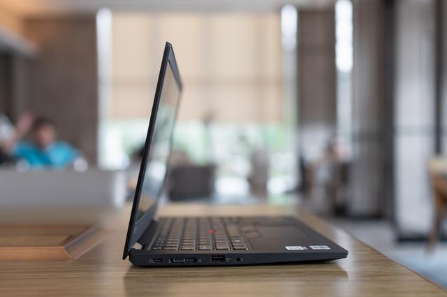 十代酷睿加持，轻薄机身，ThinkPad S2还是那个办公王者吗？