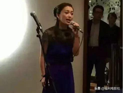 她从歌坛玉女到跨国乞丐，崩盘速度让人瞠目结舌，但谁会给她钱？