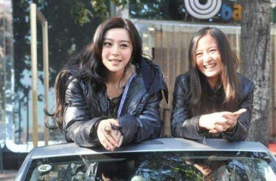 ​范冰冰出事后陷入低谷，这三人仍对她不离不弃，这才是患难见真