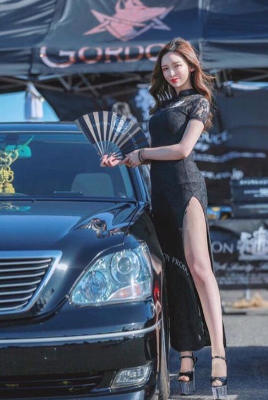 日本绝美赛车手颜值爆火，上赛场前竟然还是性感模特？
