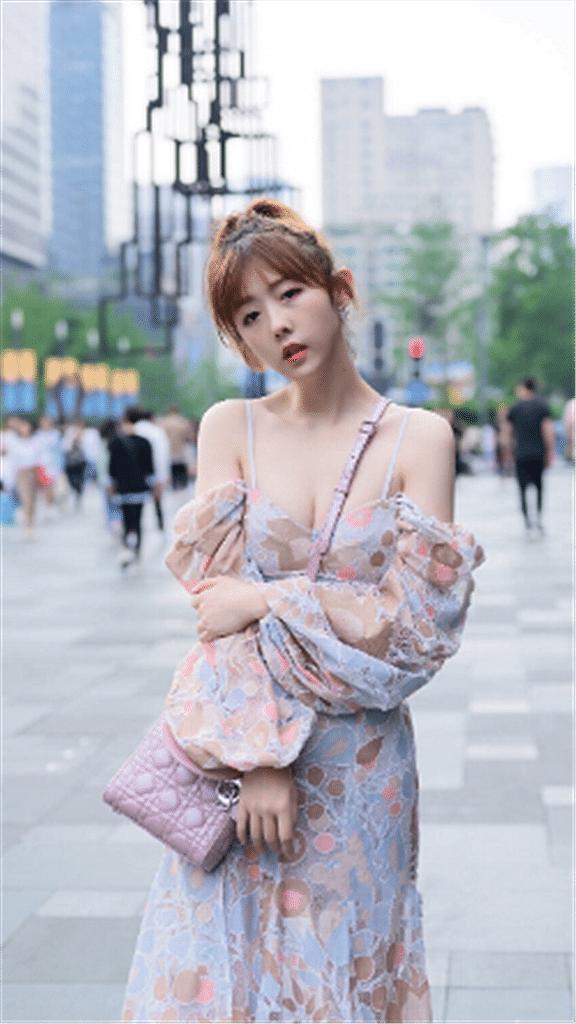“小仙女”款印花长裙，这么穿搭，你就是夏日里美美的花仙子