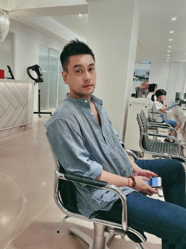 朱孝天与美娇妻共度二人世界，结婚四年甜如初恋，一帅一美配一脸