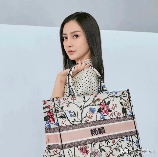 Angelababy 、景甜、张雪迎、吴谨言同品牌定制包，却被吐槽土