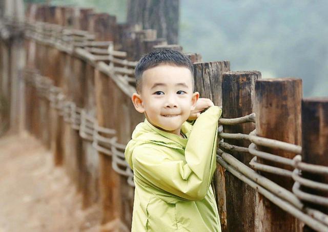 应采儿晒Jasper作业，童言童语被围观，Jasper小小