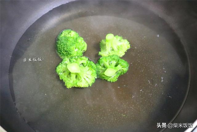 做水蒸蛋，用这方法最快，3分钟就好，早餐吃太方便了