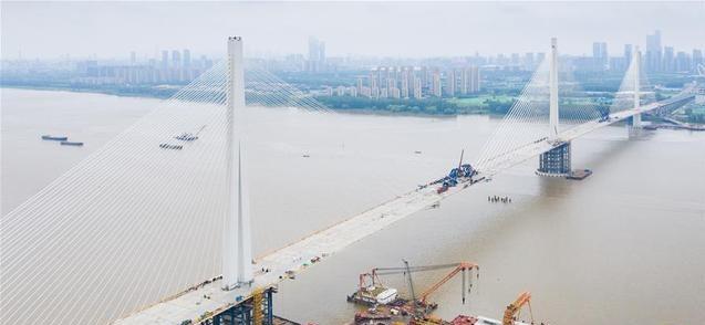 南京长江梅子洲过江通道：全长12公里，全面加密