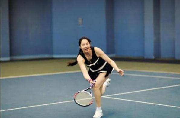 那个叛逃入美籍的网球冠军胡娜，多年后回国捞