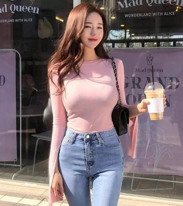 一款柔软的T恤衫带来的魅力，使你看着更成熟有型