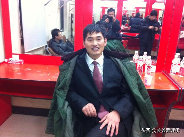 朱之文家门被踹开，男子霸道“他不管我”，网