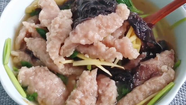 瘦肉这样做太好吃了，做法简单，吃起来Q弹爽滑，一次能吃两大碗