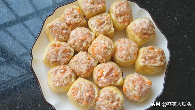 以后待客，油豆腐别炖肉，加1把酸菜开胃好吃，每吃一口都好满足