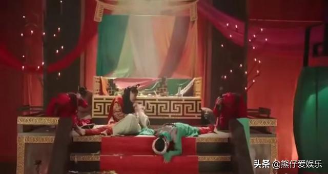 王和王后不和，双双爱上宫中乐师？这三人组演