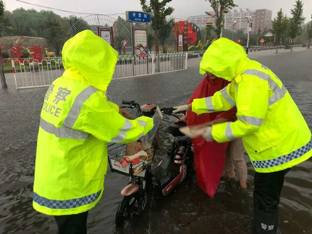 雨天的“航标” 水中的“灯塔”