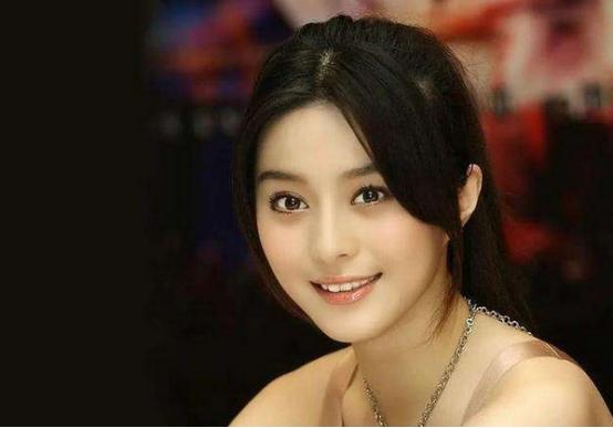 ​范冰冰出事后陷入低谷，这三人仍对她不离不弃，这才是患难见真