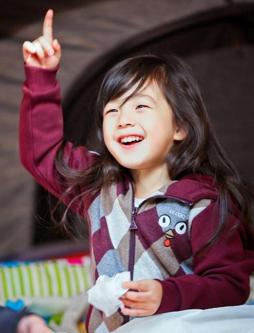 刘畊宏带女儿做运动，小泡芙轻松完成魔鬼训练，6岁就练出大长腿