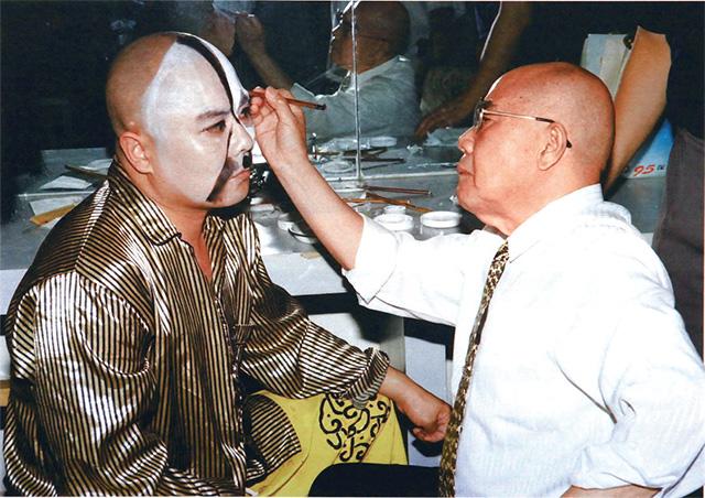 袁世海回忆首演《连环套》:裘盛戎嗓子哑了,我从龙套成了窦尔墩-zhuo