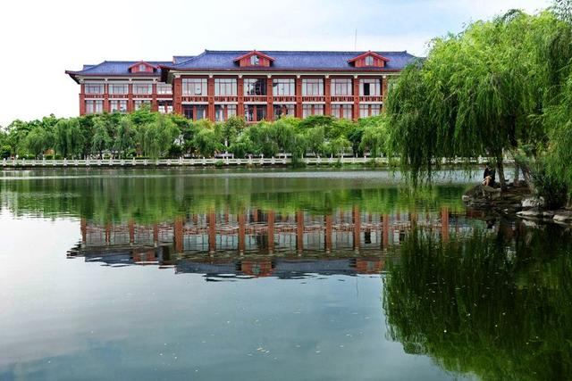 双一流广州中医药大学和老牌名校南方医科大学，哪所更值得推荐？