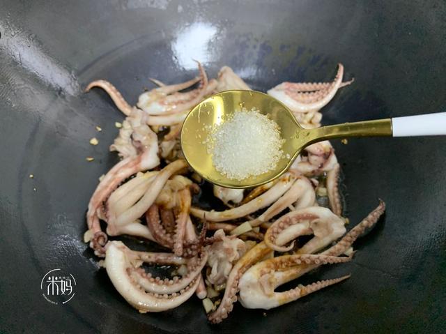 遇上此菜，我从不手软，鲜嫩无比Q弹至极，比吃烧烤还香