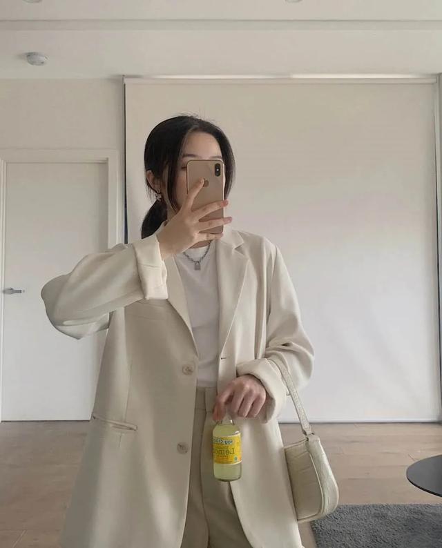 你想要的日常通勤风这里有！照着穿总没错