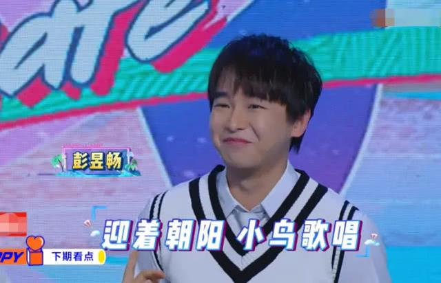 《快乐大本营》下期未播先火，主题是青春，校服好看又养眼