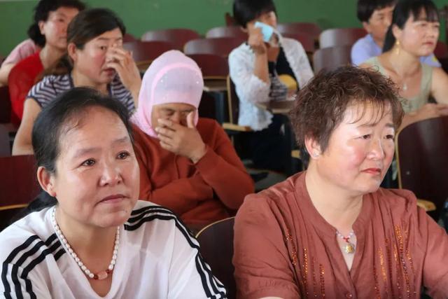 白银市妇联开展“巾帼心向党”民族团结进步暨家庭教育宣讲活动