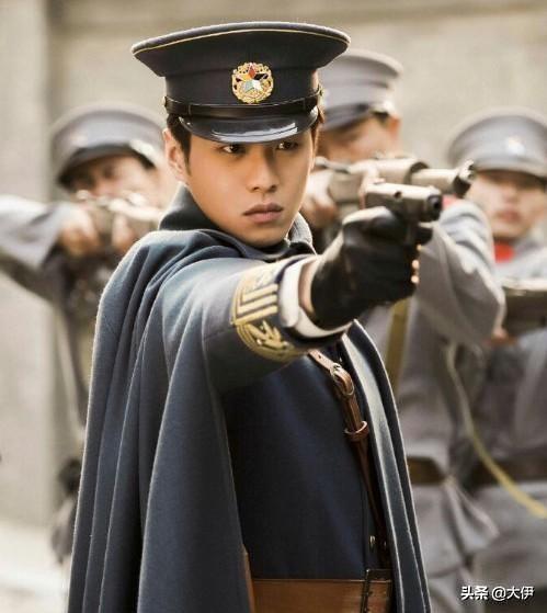 民国军阀大佬来袭，制服的诱惑！又帅又撩！有你喜欢的大佬吗？