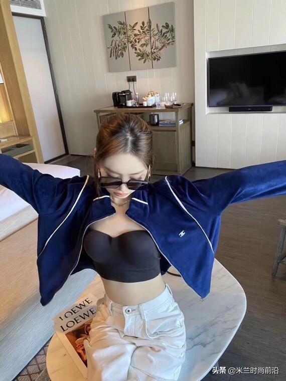 秋季新款潮爆了！2020ss最新 这款丝绒外套真的一眼爱